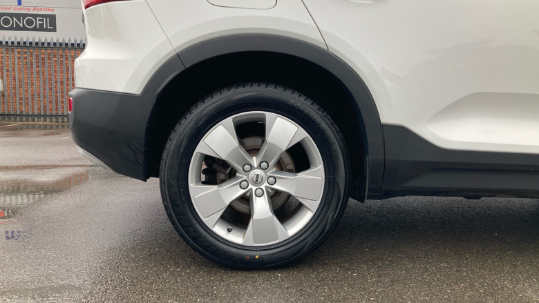 Volvo Xc40 2.0 T4 Momentum Pro 5dr AWD Geartronic Petrol Estate